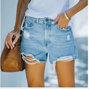 Vici mackay high rise distressed denim shorts. Size S